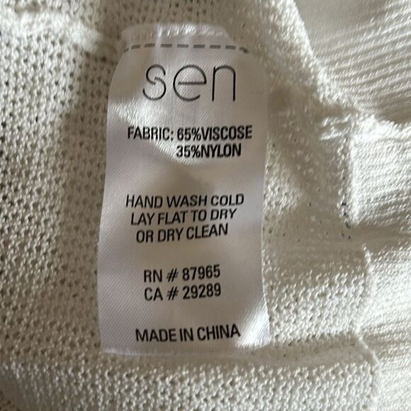 Sen sz 3 or Large white mesh pullover hooded with cinch ties great condition. - Picture 8 of 8